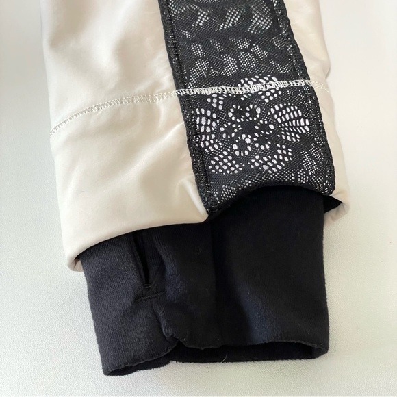 Lululemon Run Draft Dodger Jacket Polar Cream Black Laceoflage 6 - Picture 15 of 16